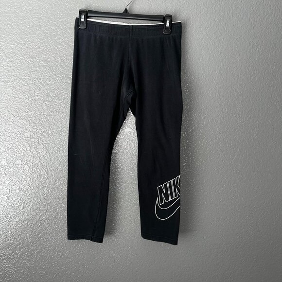 Nike Women’s Black Capri Leggings Medium Athletic Logo Workout Pants - Picture 1 of 4